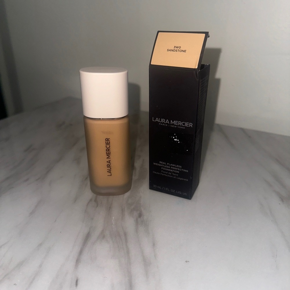 Laura Mercier Real Flawless Weightless Perfecting Foundation 3W0 Sandstone